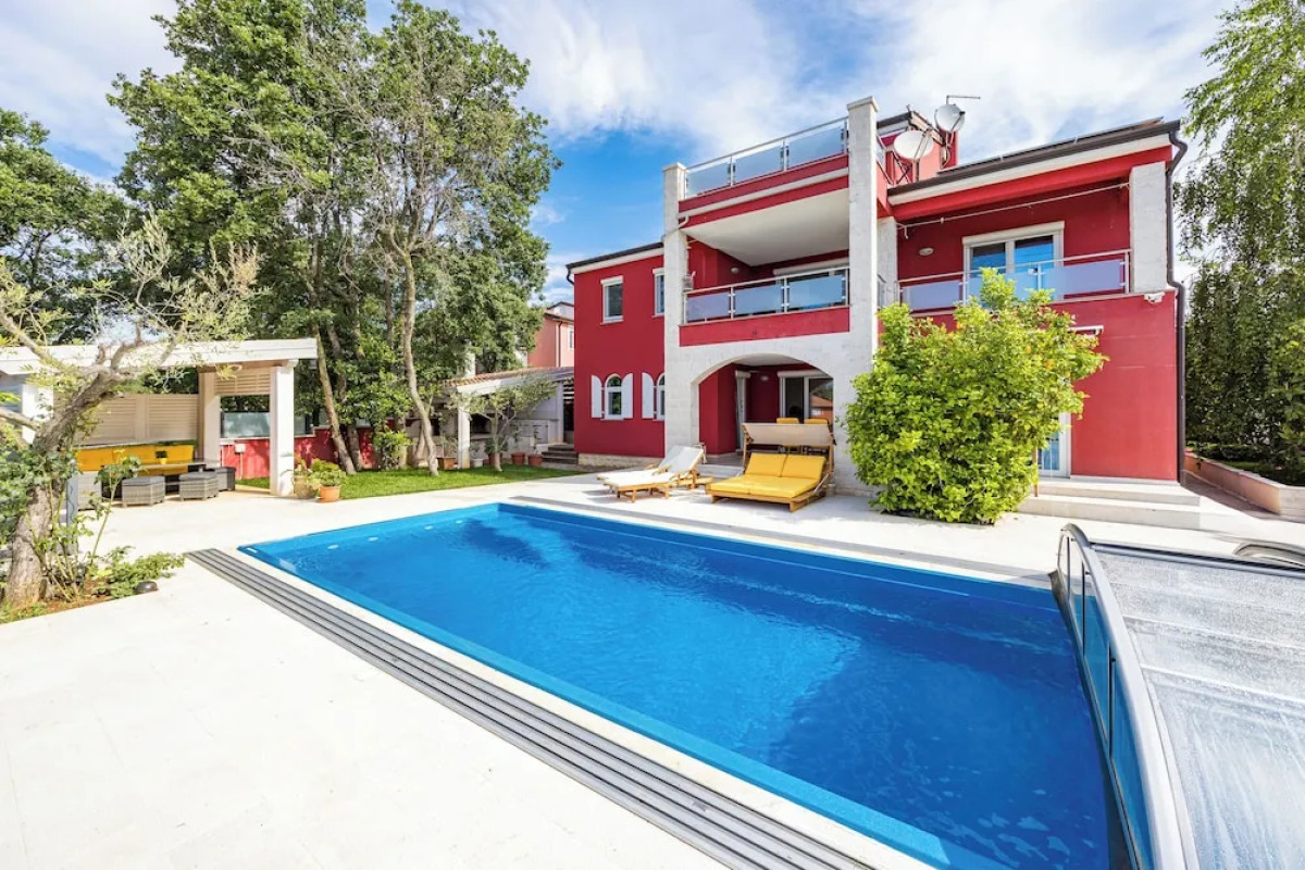 Apartment Ayni With Private Pool