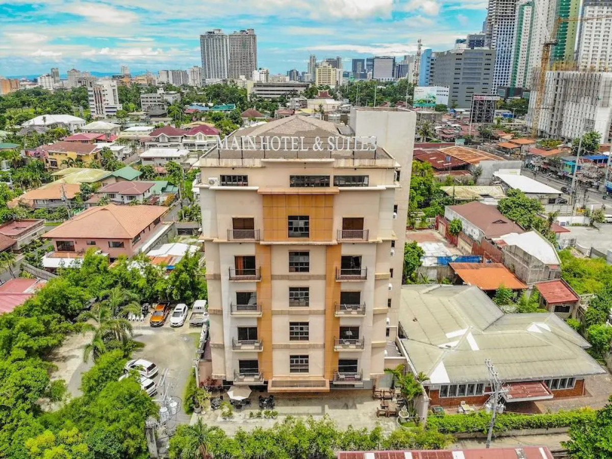 Main Hotel & Suites