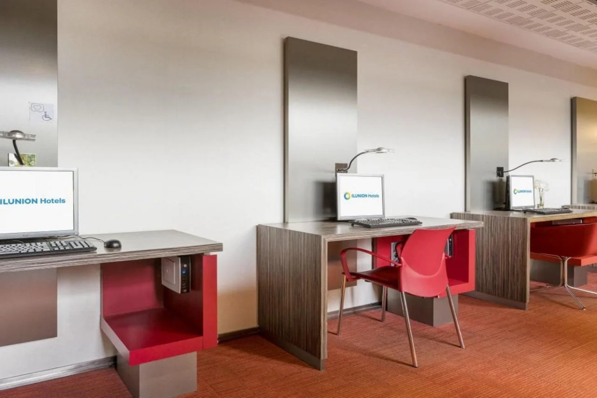 Отель ILUNION Barcelona
