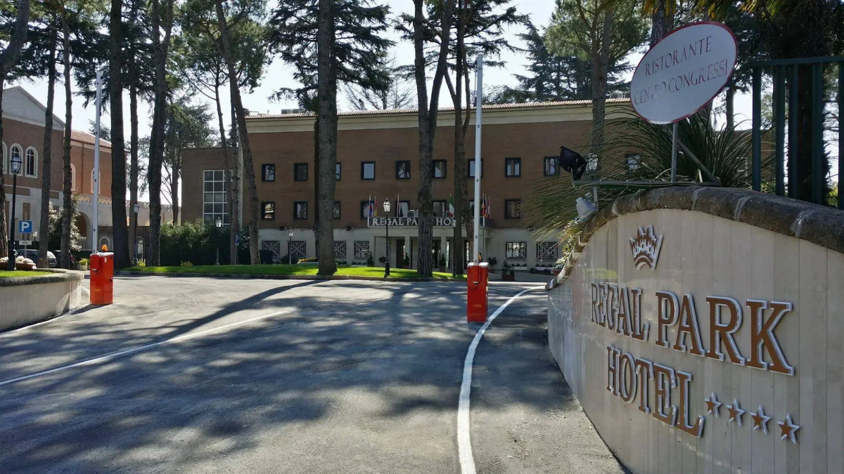 Regal Park Hotel