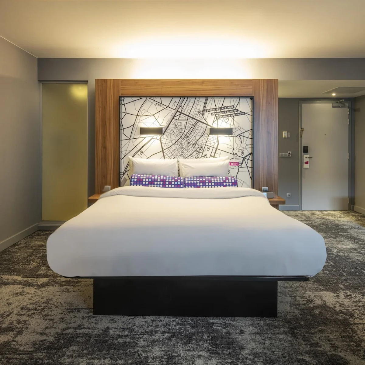 Отель Aloft Brussels Schuman