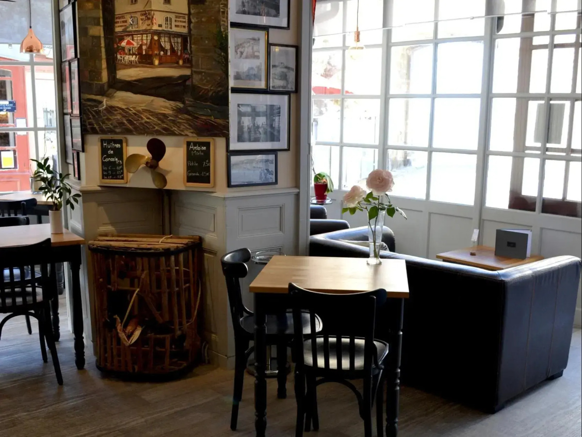 Hotel De La Porte Saint Pierre