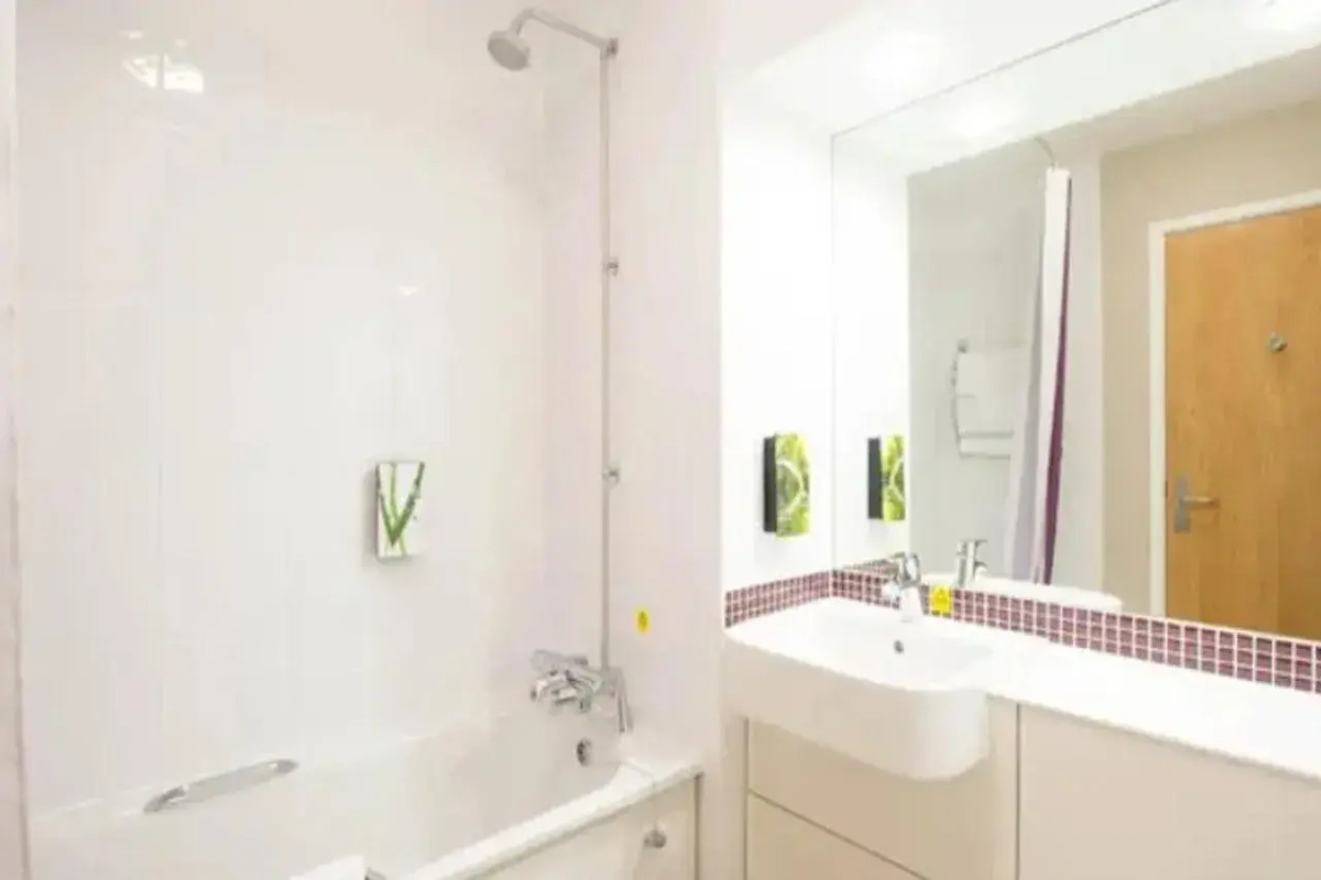 Premier Inn Manchester Airport (M56/J6) Runger Lane North