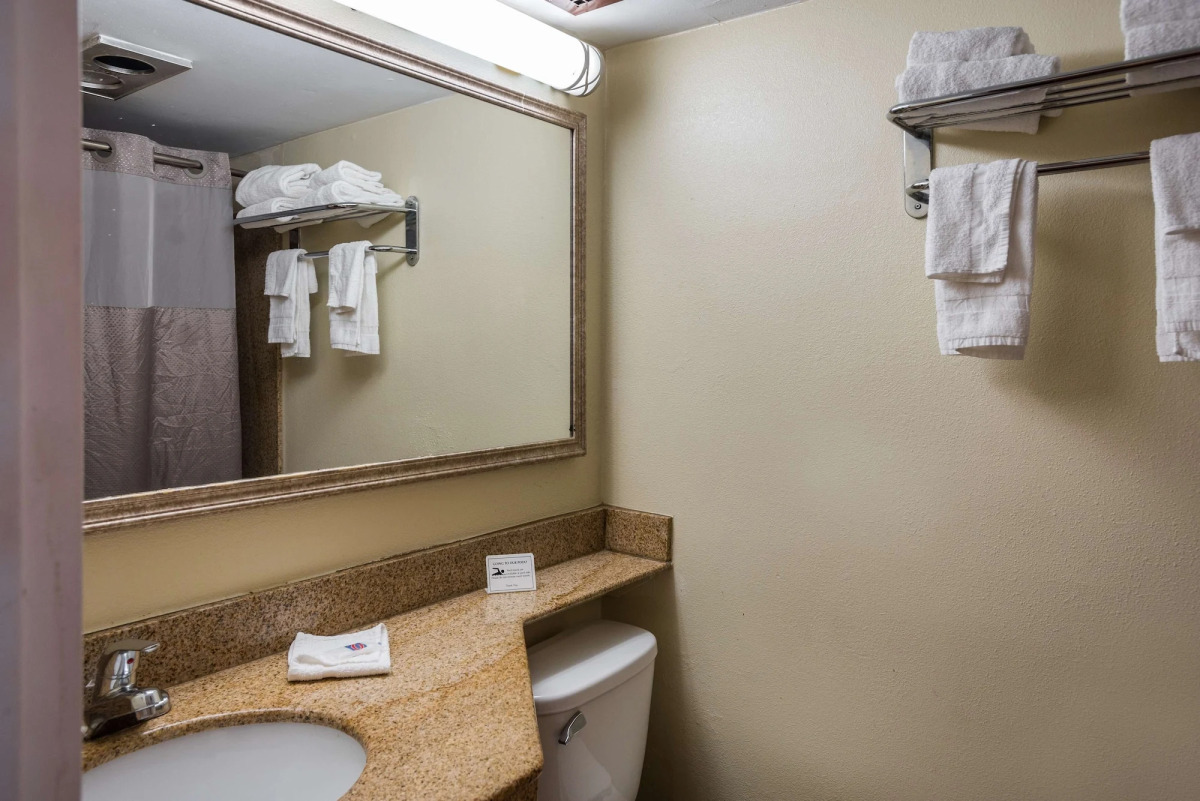 Red Carpet Inn & Suites