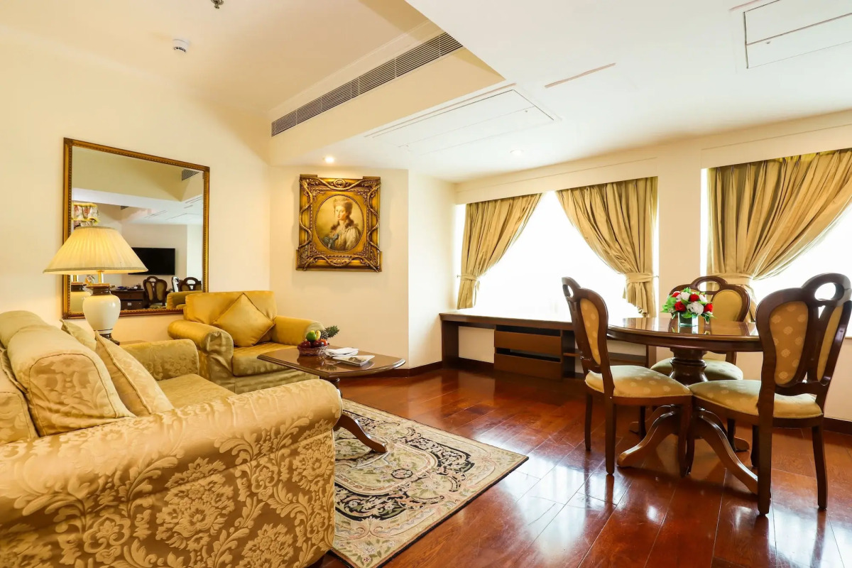 Hotel The Royal Plaza