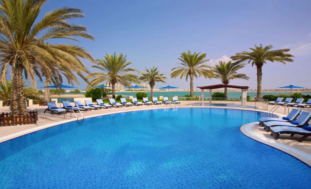 Курортный отель Sofitel Al Hamra Beach Resort