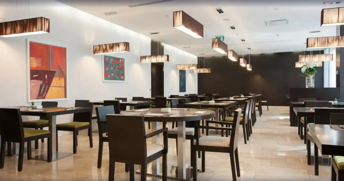 Отель Occidental Praha Five