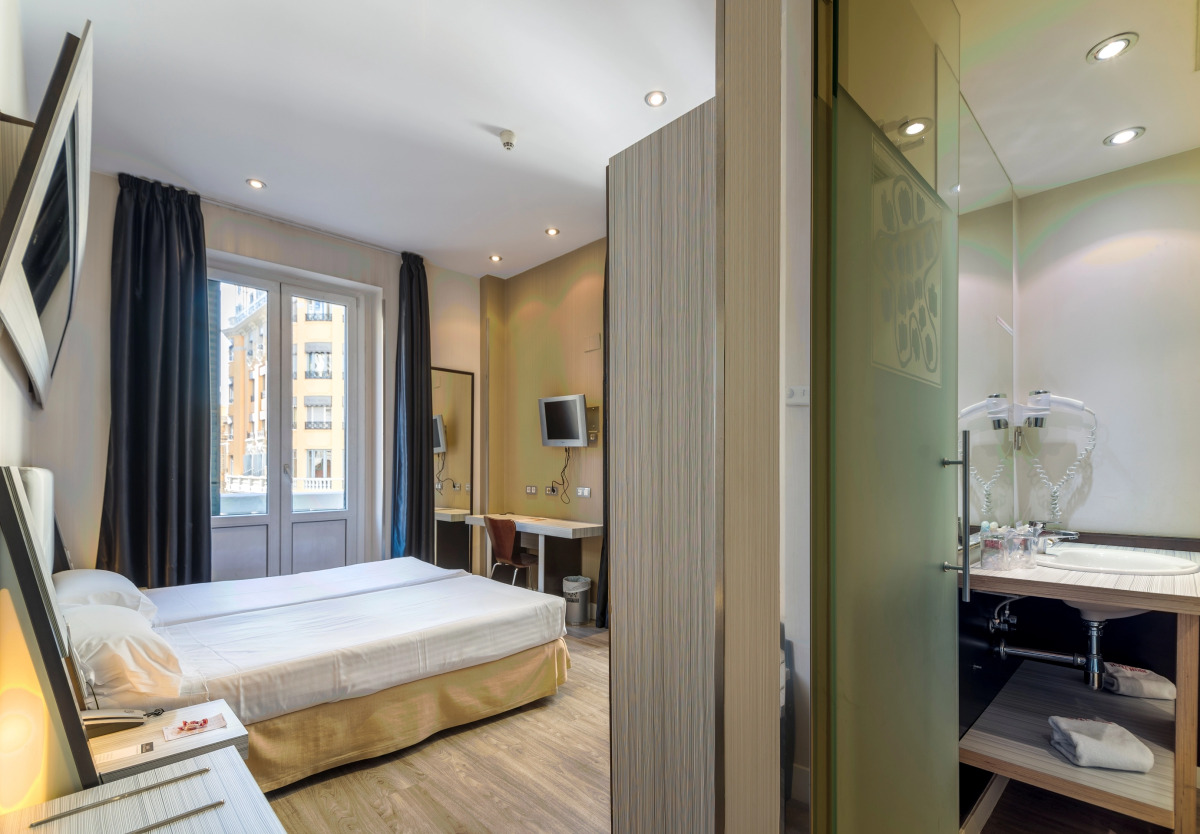 Отель Petit Palace Triball