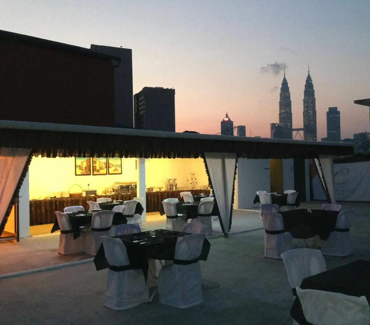 Hotel O Crossroads Hotel