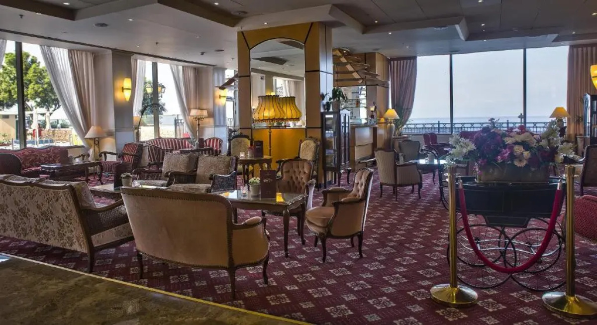 Seasons Hotel - Resort on The Beach