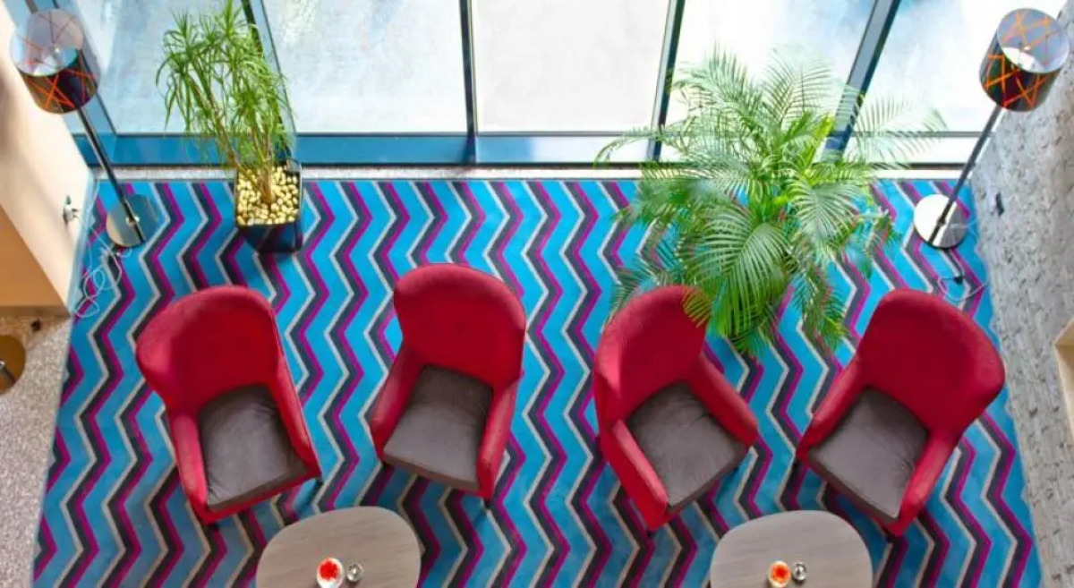 Отель Chirag Plaza Hotel & Business Center