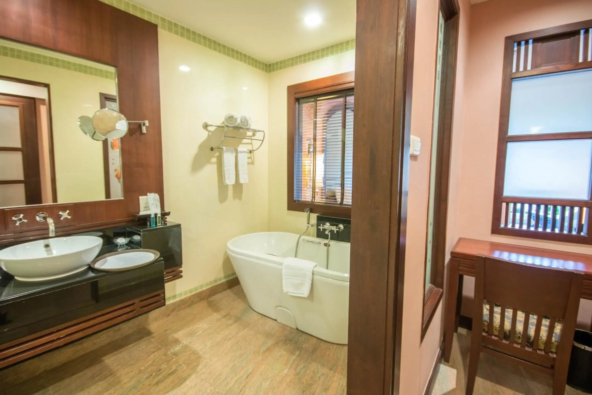 Курортный отель Grand Pacific Sovereign Resort & Spa