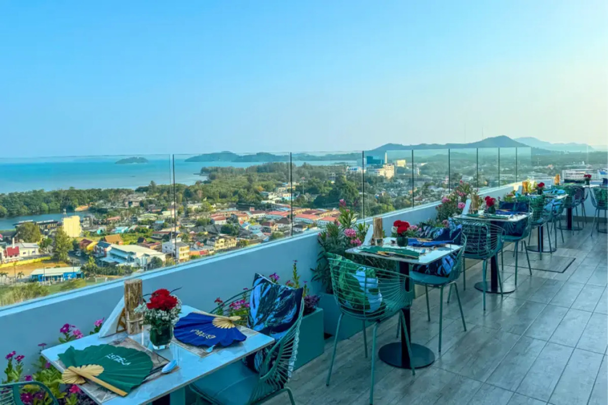 Novotel Phuket City Phokeethra Hotel