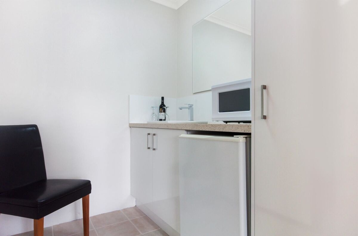 Waves Motel and Apartments