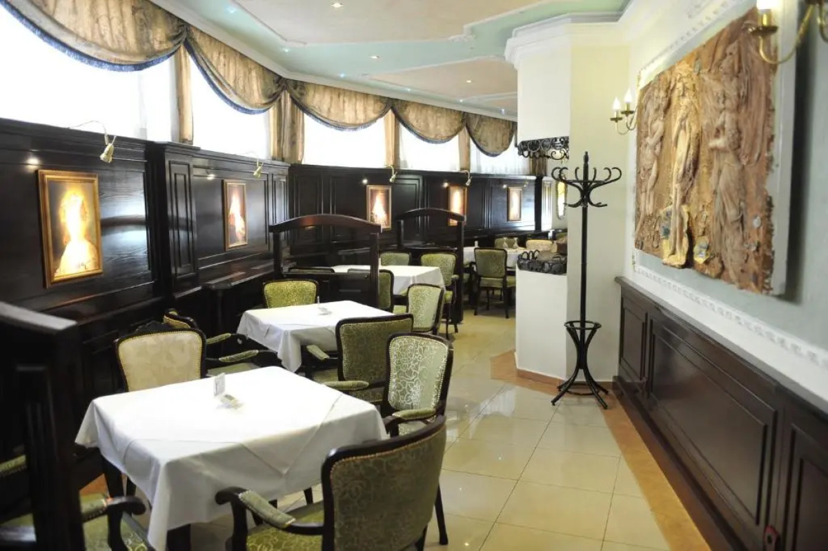 Queen's Astoria Design Hotel