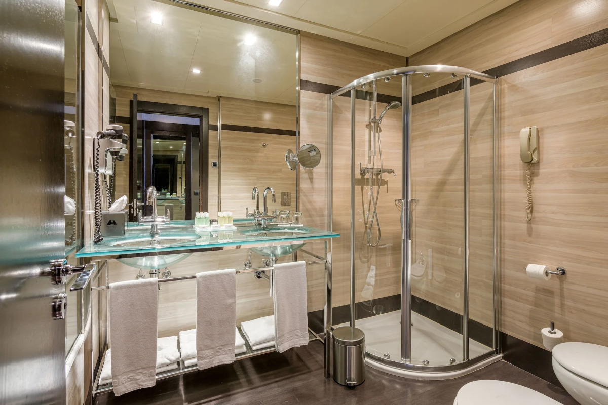 Hotel Maydrit Airport