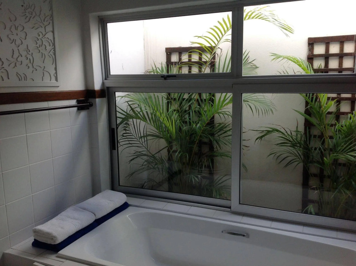 Sixteen Guest House on Main