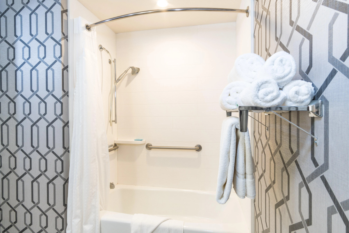 Holiday Inn Express & Suites Hollywood Walk Of Fame