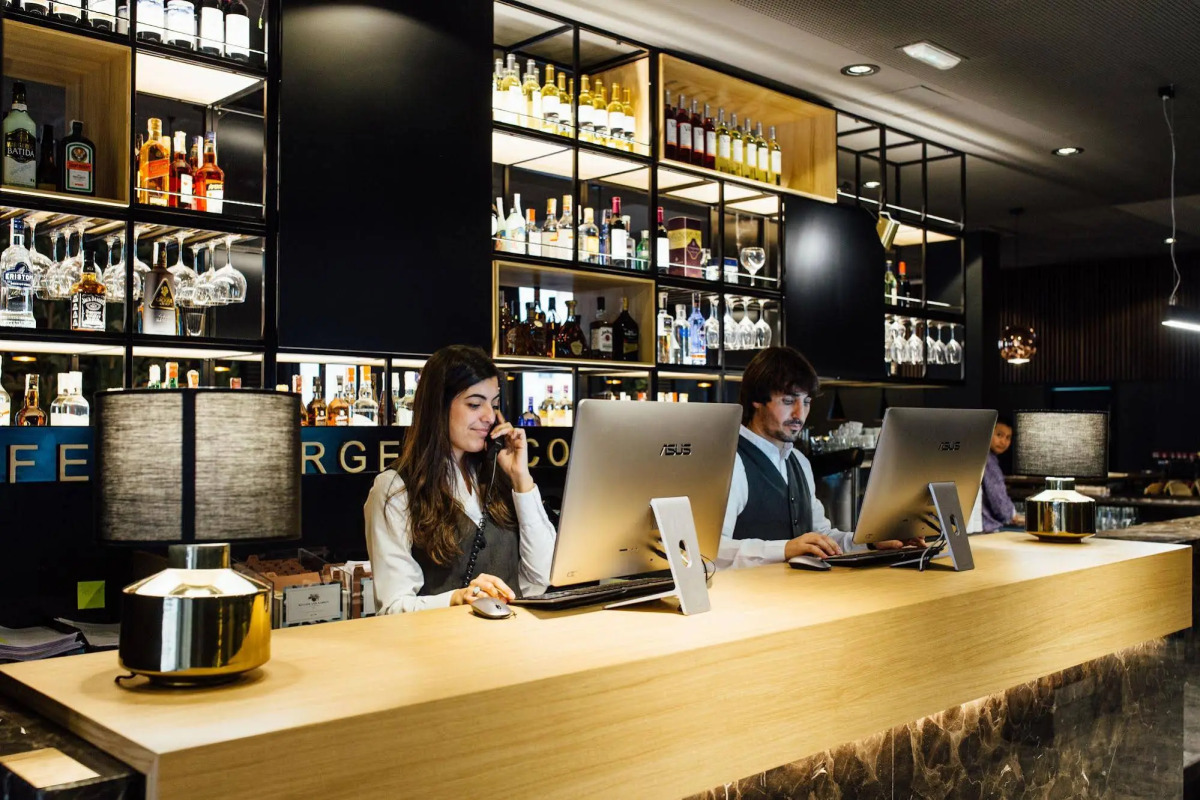 Отель Malcom and Barret