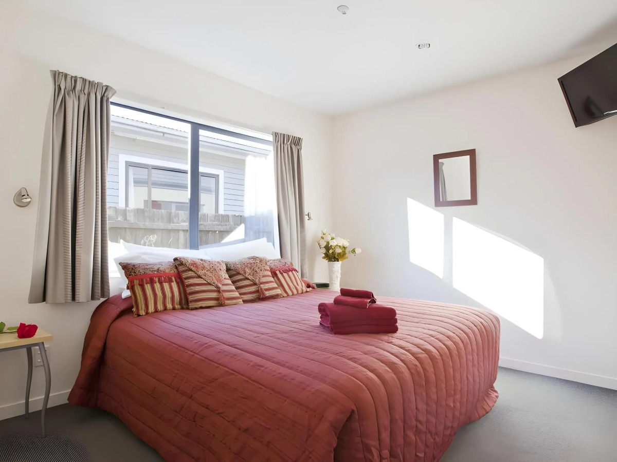 298 Westside Motor Lodge