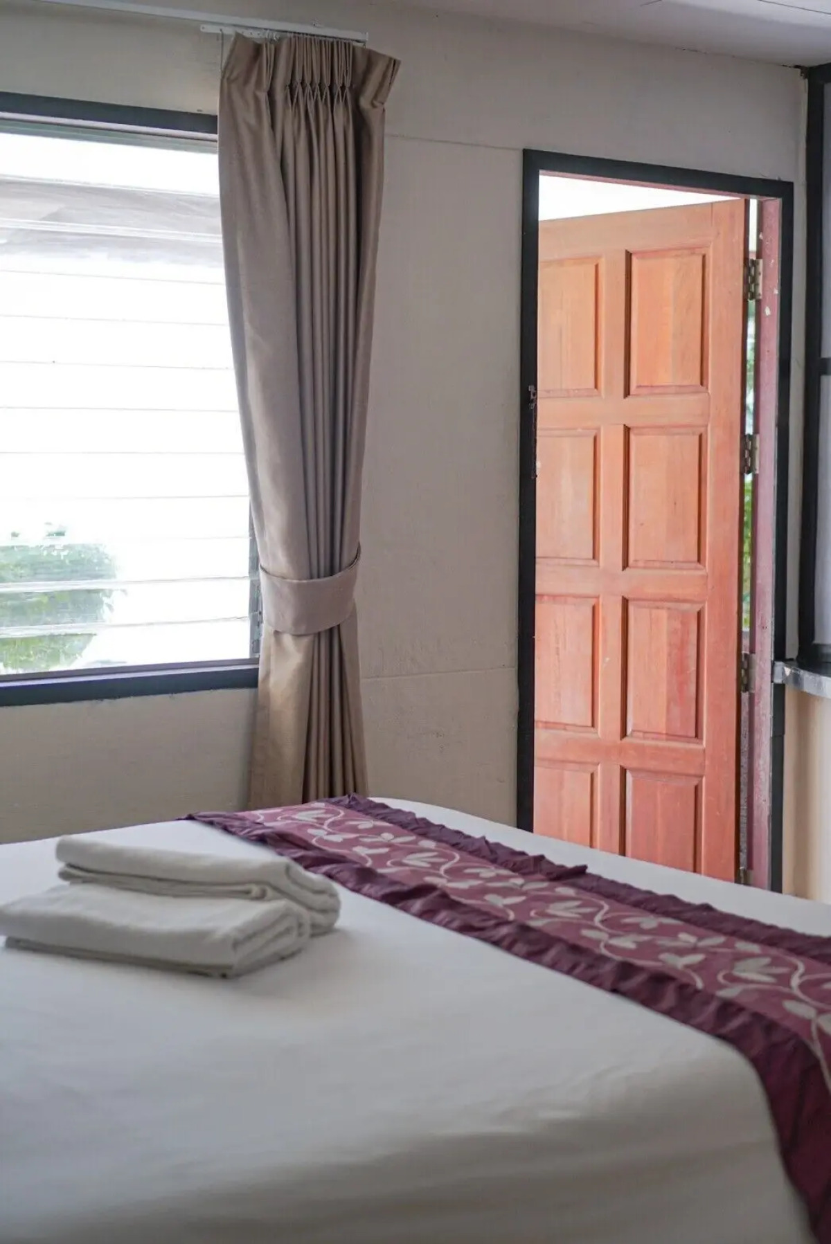 Phi Phi Nice Beach Resort