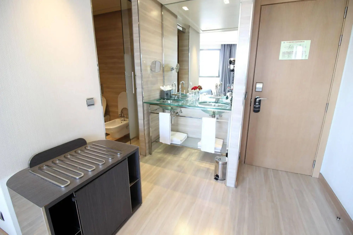 Hotel Maydrit Airport