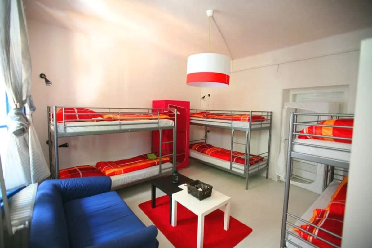 Freddie next to Mercury