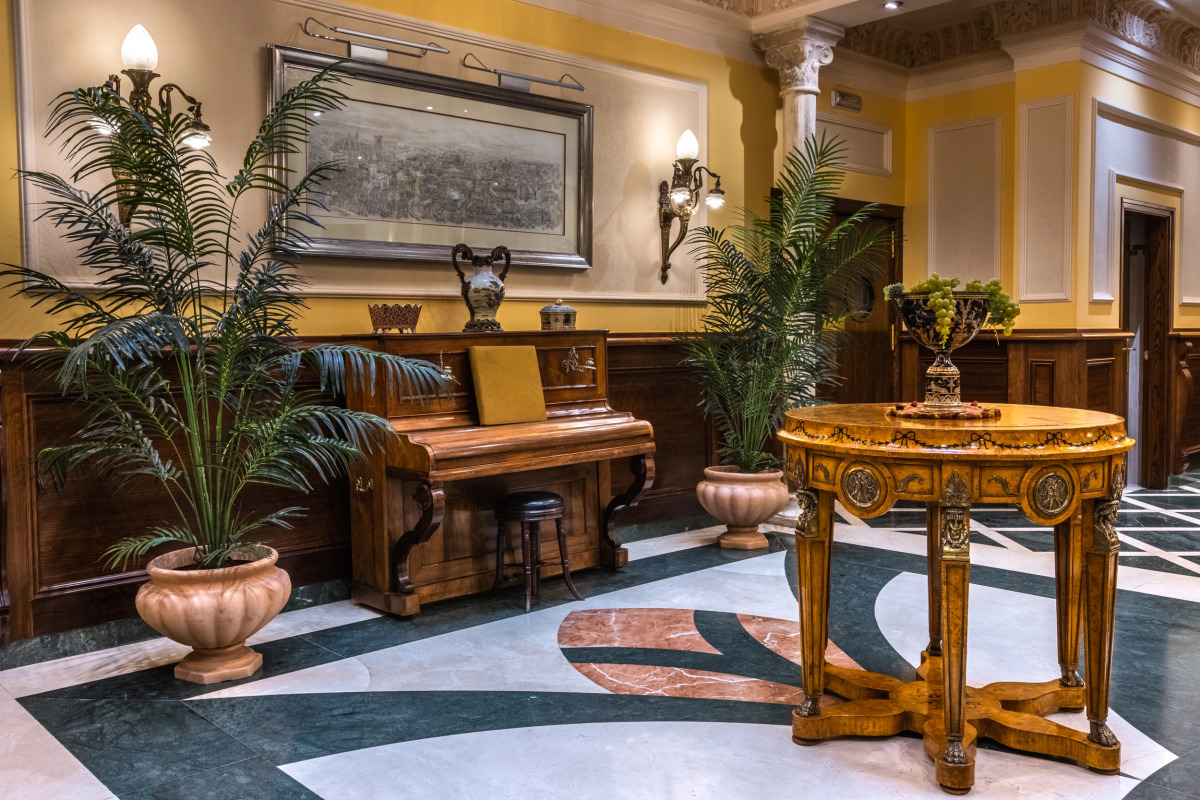 Отель Reina Cristina