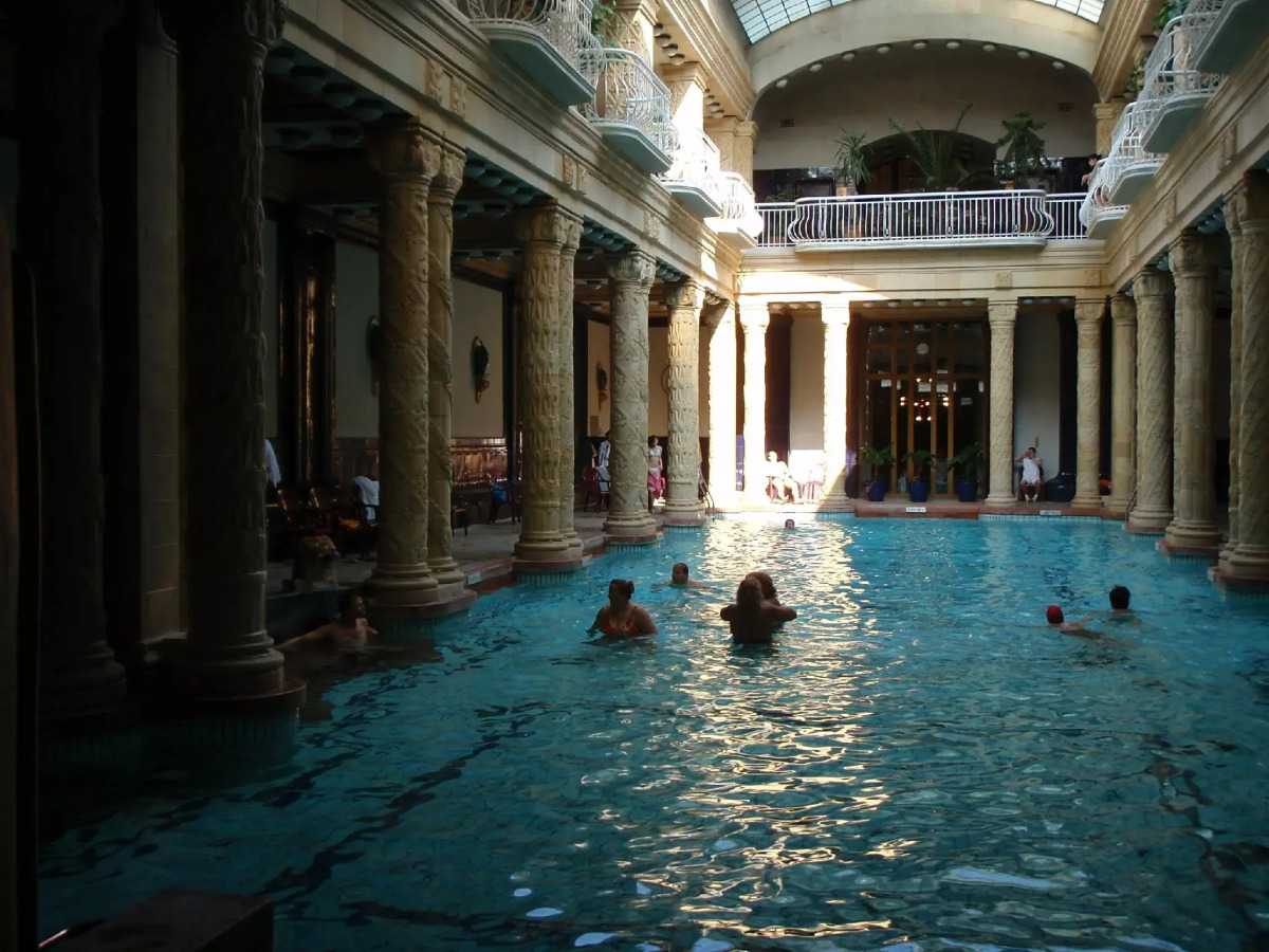 Corvin Point Rooms and Apartments