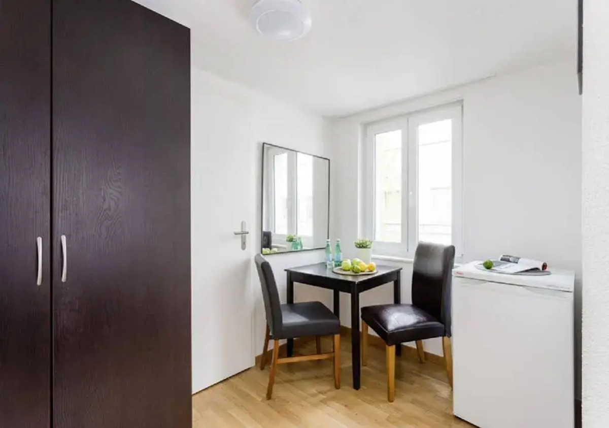 Swiss Star Guesthouse District 4