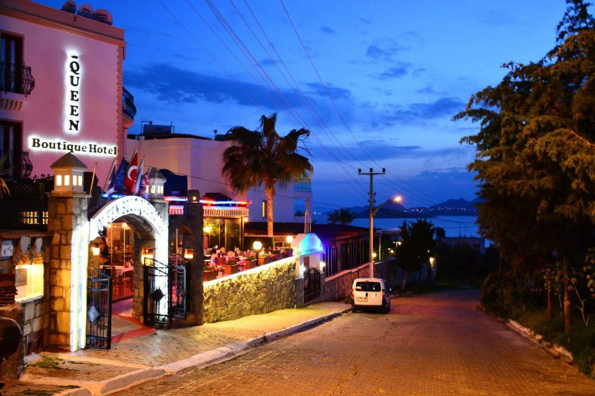 Queen Boutique Hotel