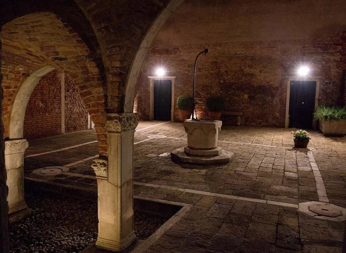 Palazzo Contarini Della Porta Di Ferro