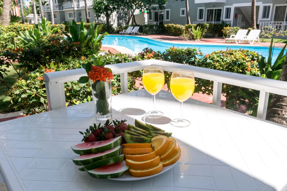 Tropicana Suites Deluxe Beach Club & Pool