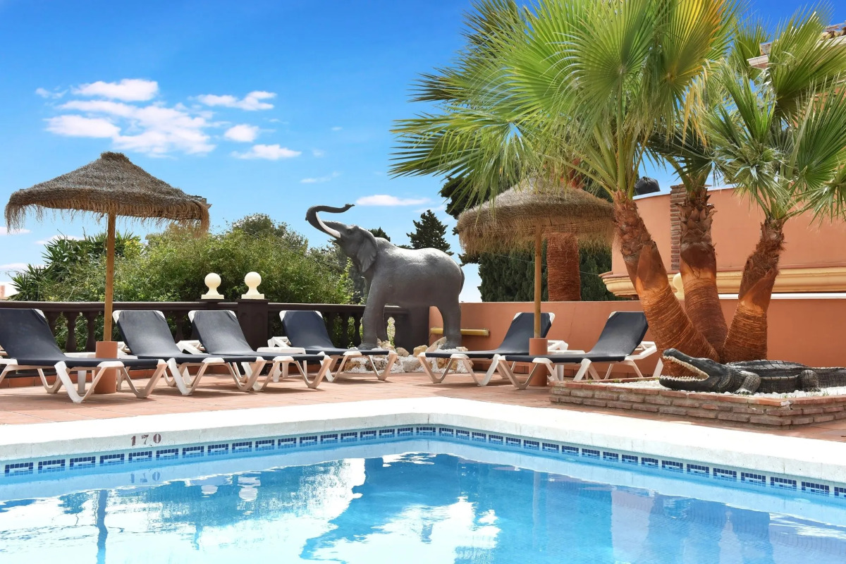 Hotel Zen Airport with Free shuttle