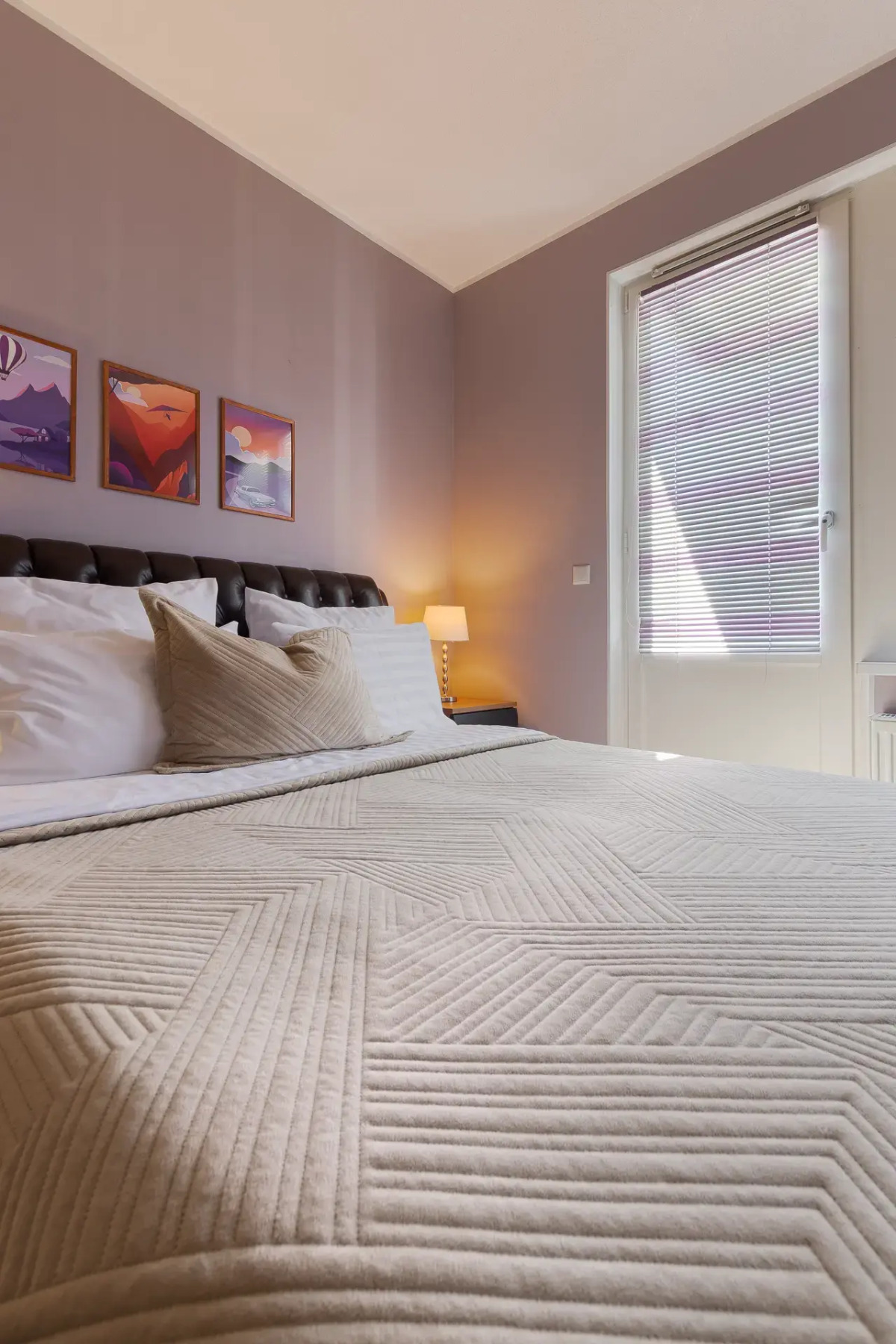 БелосНежность на набережной Обводного канала 108