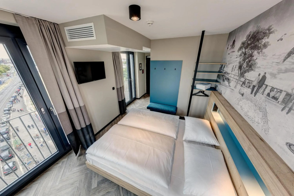 Schulz Hotel Berlin Wall at the East Side Gallery