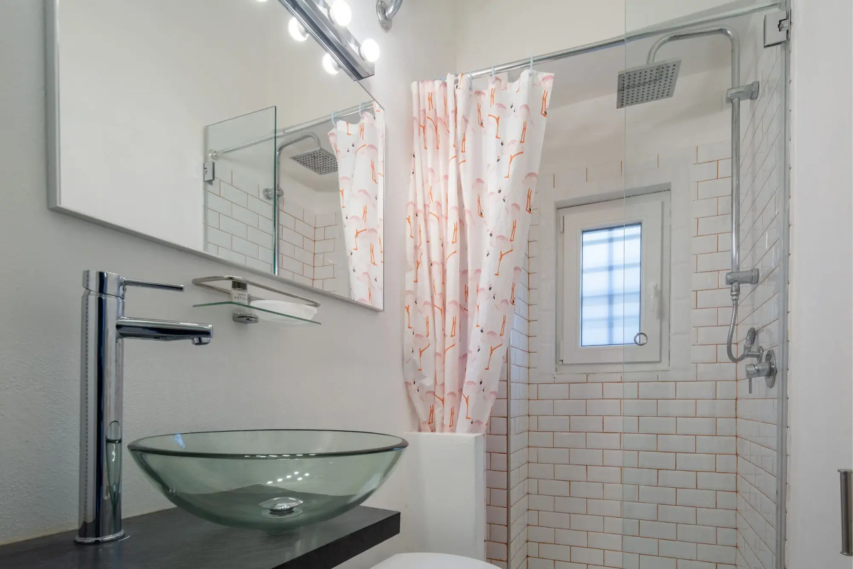 Central Station Apartment by Mmega