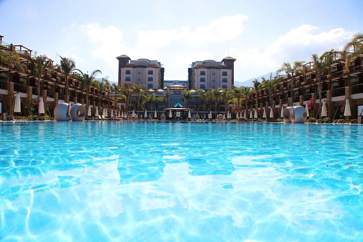 Cratos Premium Hotel & Casino