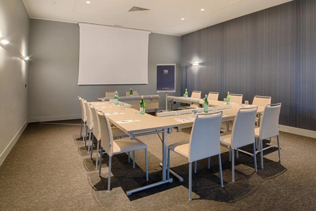 Отель NH Bologna de la Gare