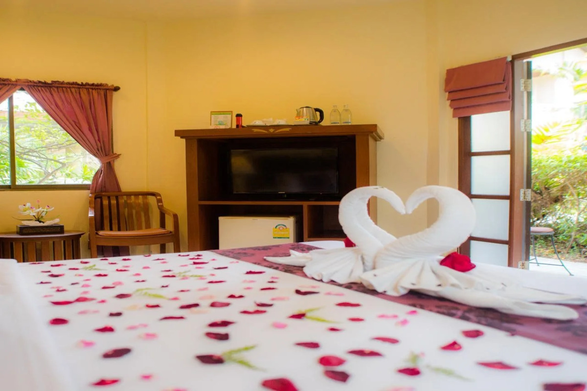 Phuket Leelavadee Hua Ting Resort