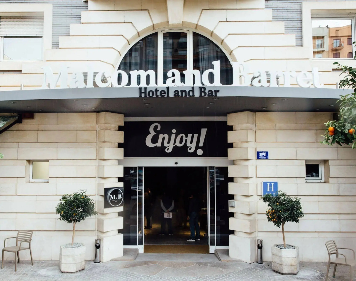 Отель Malcom and Barret