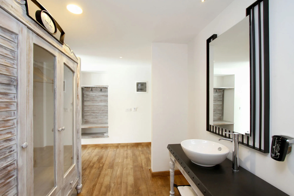 Dedeminn Marina Hotel