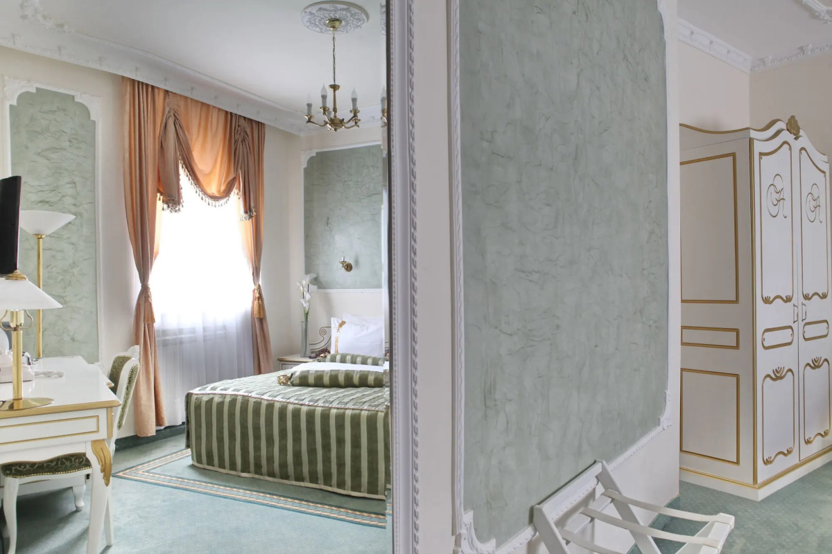 Queen's Astoria Design Hotel