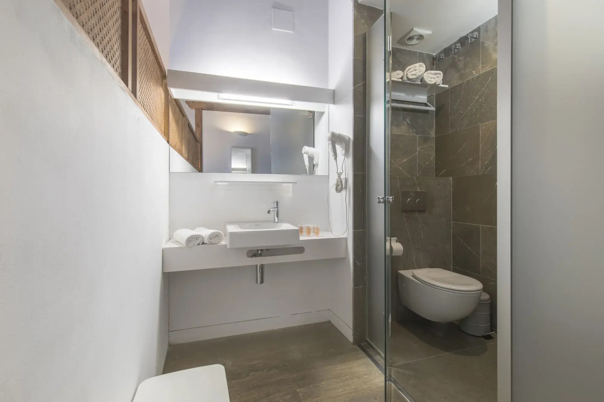 Shine Albayzín Hotel