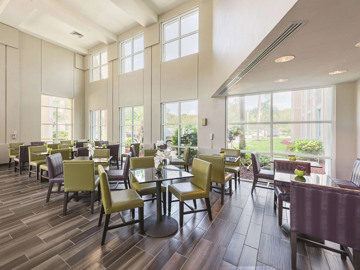 La Quinta Inn & Suites by Wyndham Plantation at SW 6th St