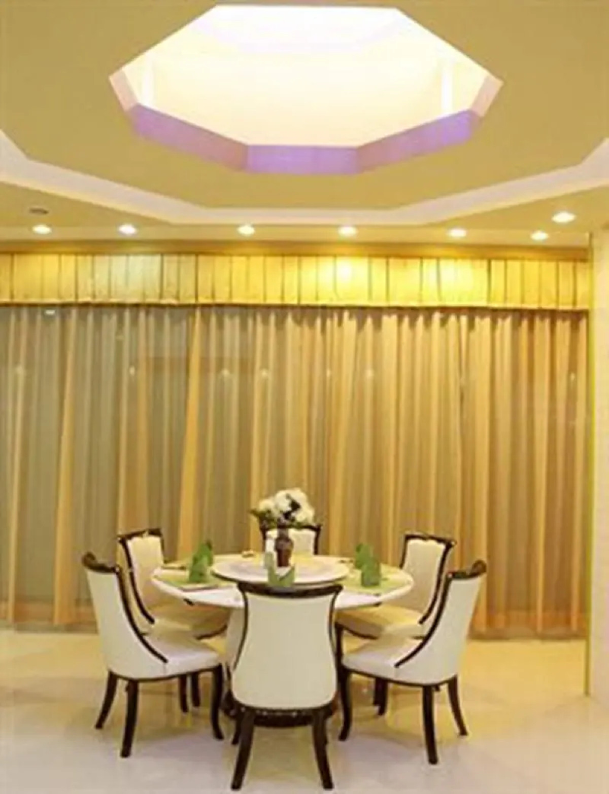 Visiting Card Hotel & Resort