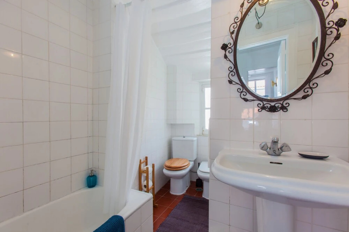 Alfama Sunny & Typical Apartment, By TimeCooler