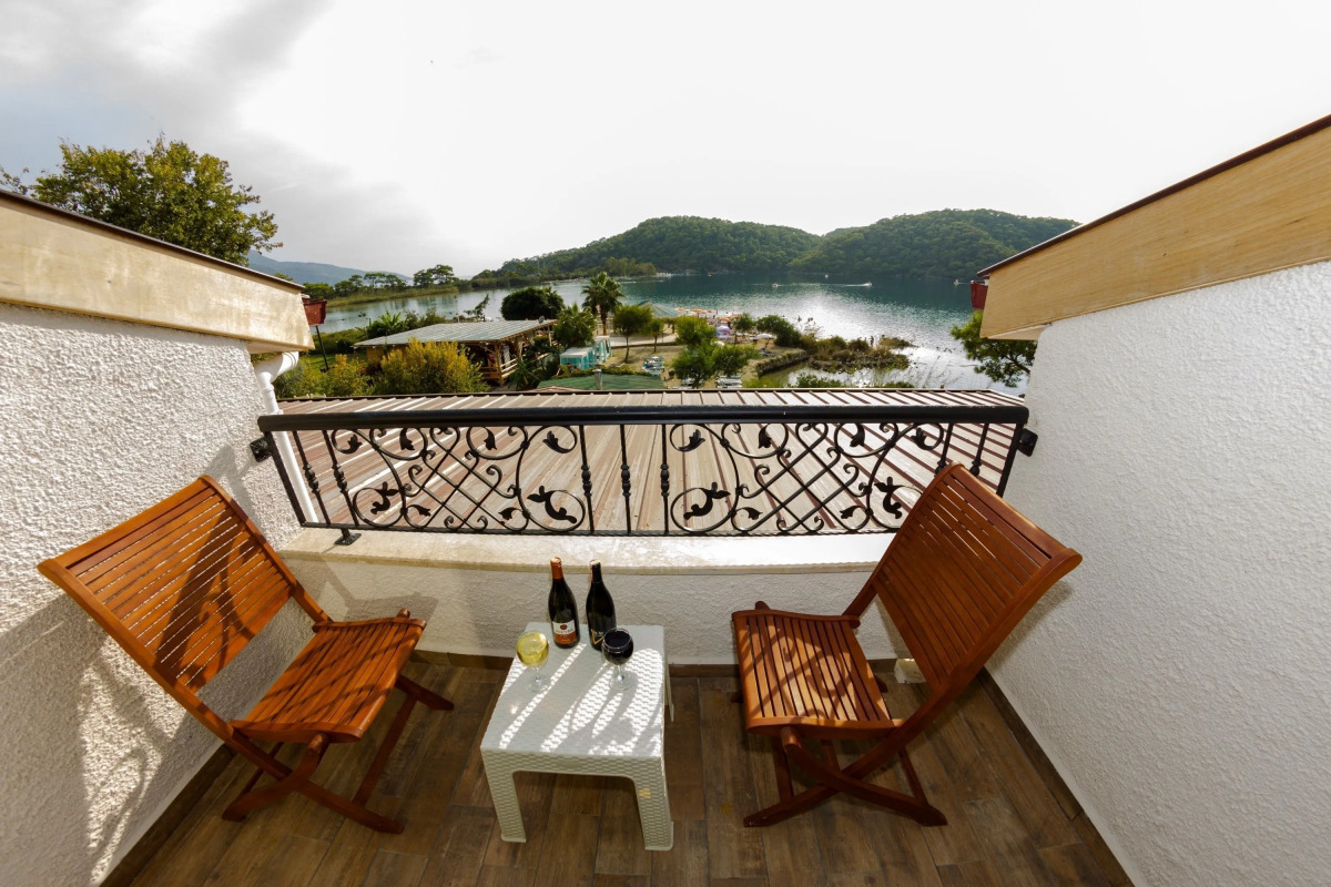 S3 Seahorse Beach Club & Hotel