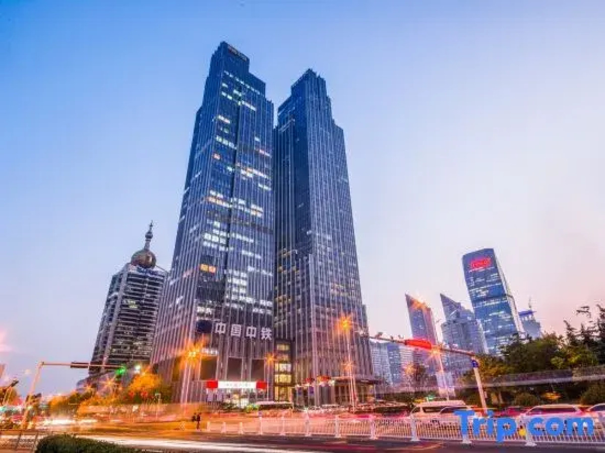 Yuelan Seaview Hotel Apartment (Qingdao May Fourth Square China Railway Center)