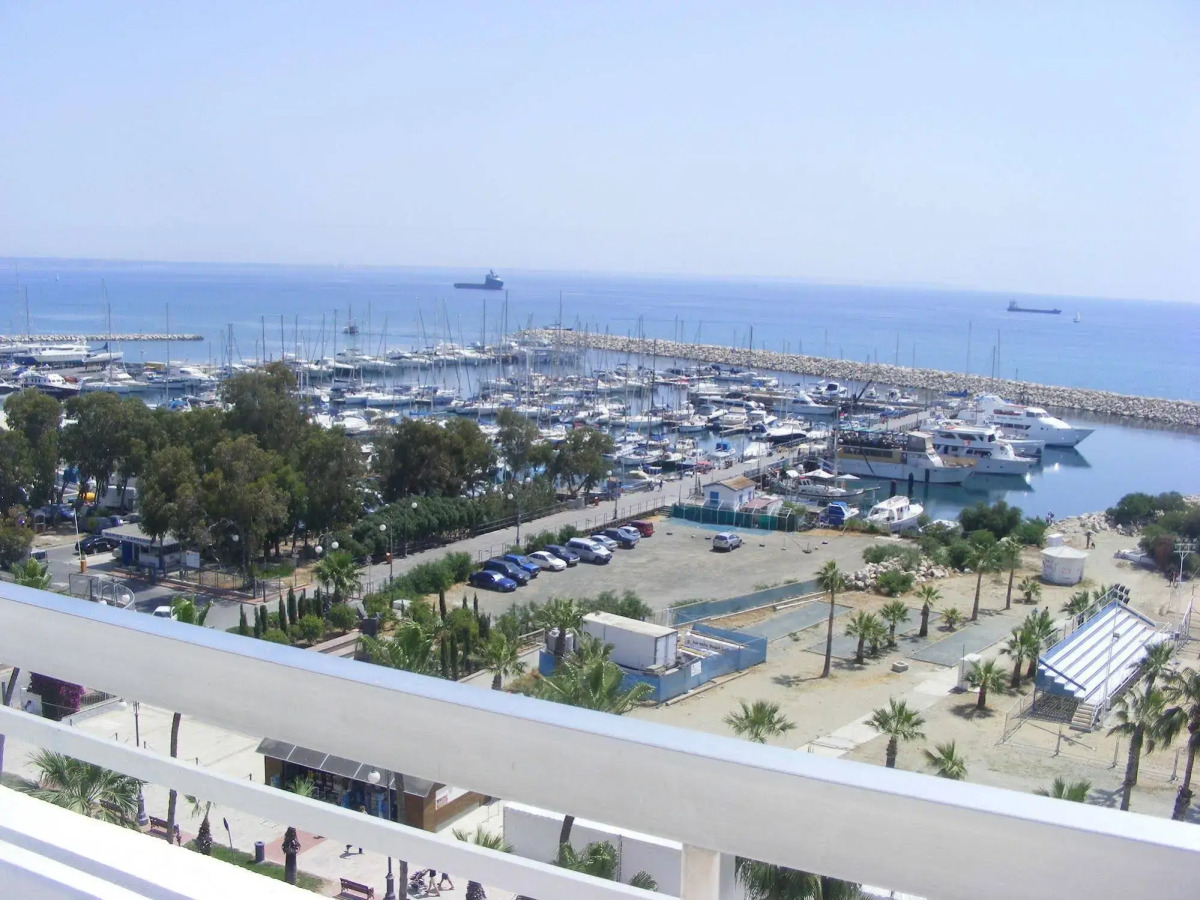 Sun Hall Beach Hotel Apts.